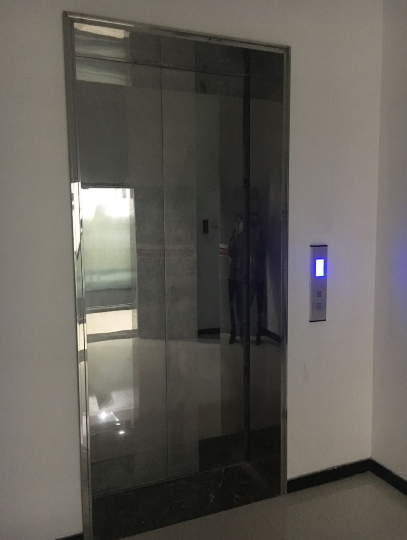 火災發(fā)生時，電梯的電源切斷及報警聯(lián)